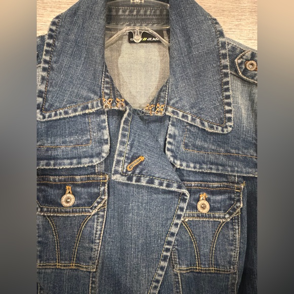 DKNY Jeans Fitted Denim Jacket • Cropped Jean Jacket • Size L 💙 - Picture 7 of 8